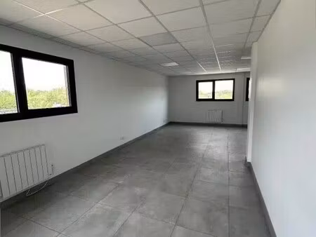 location local d'activités 330 m²