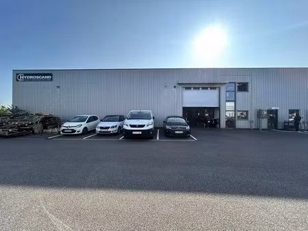 location local d'activités 523 m²