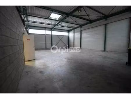 location local d'activités 300 m²