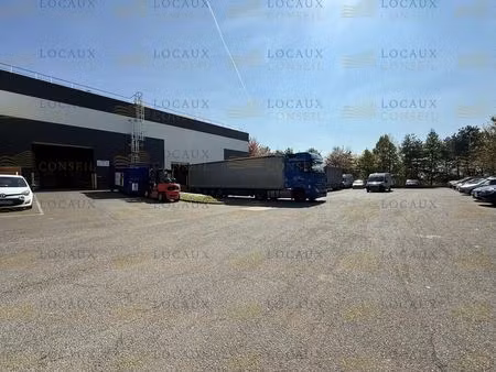 location local d'activités 660 m²