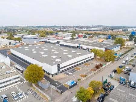 location entrepôt chassieu 69680 2436m² à 7967m²