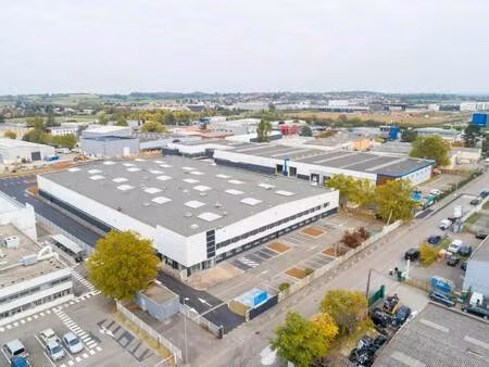 location local d'activités 2 436 m² à 7 967 m²