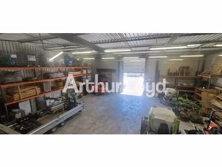 location entrepôt 830 m²