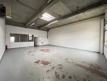 location entrepôt 219 m²