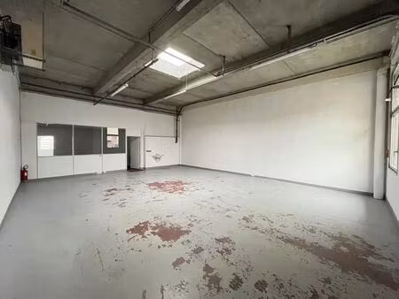 location local d'activités 219 m²