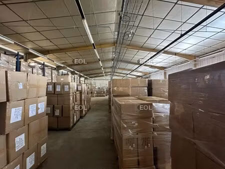 location entrepôt 1 110 m²