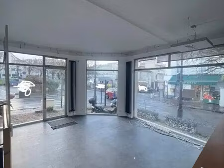 location entrepôt 198 m²
