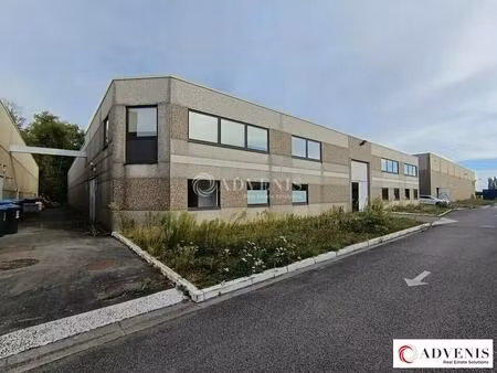 location entrepôt 1 600 m²