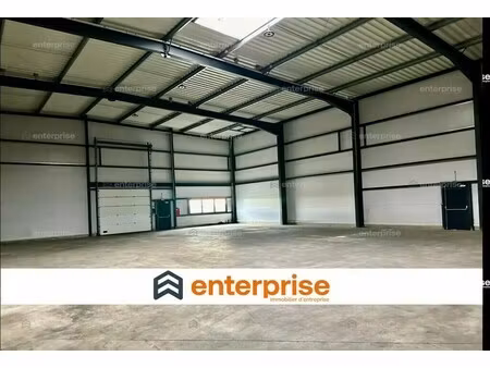 location local d'activités 716 m²