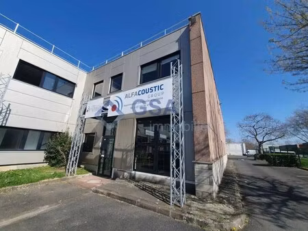 location local d'activités 219 m²