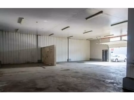 location local d'activités 240 m²