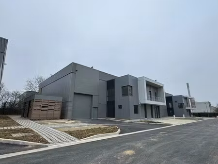 location local d'activités 718 m² à 3 967 m²