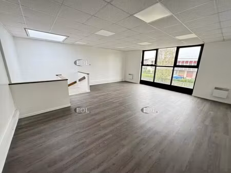 location local d'activités 882 m²