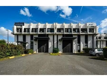 location local d'activités 678 m² à 1 527 m²