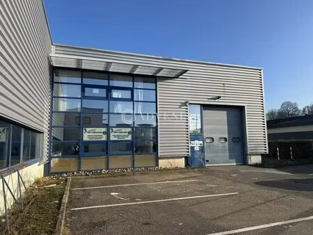 location local d'activités 256 m²