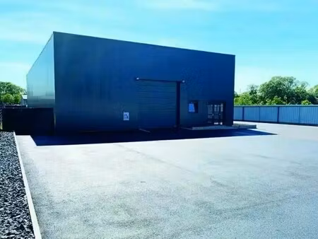 location local d'activités 600 m²