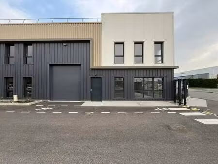 location local d'activités 328 m²