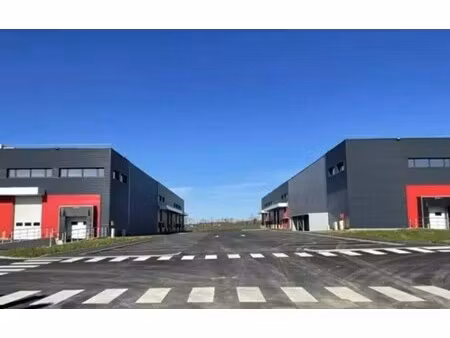 location local d'activités 542 m² à 4 623 m²