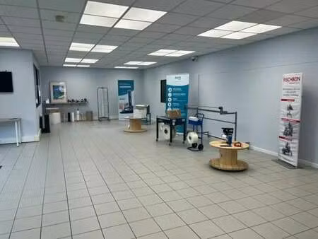 location local d'activités 1 200 m²