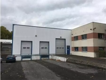 location local d'activités 2 636 m²