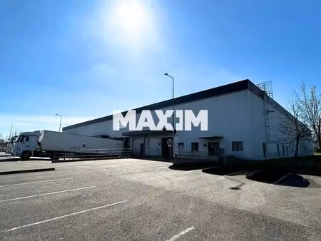 location local d'activités 1 589 m²