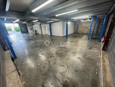location local d'activités 320 m²