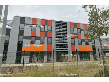 location local d'activités 286 m²