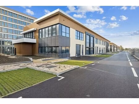 location local d'activités 439 m²