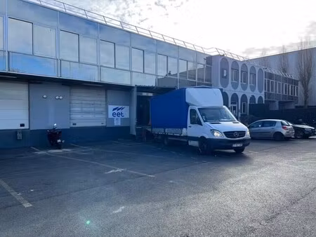 location local d’activités saint-denis 93200 1517m² à 3088m²