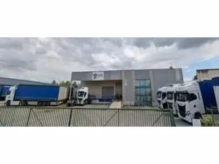 location local d'activités 1 600 m²