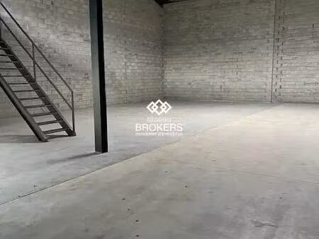 location local d'activités 320 m²