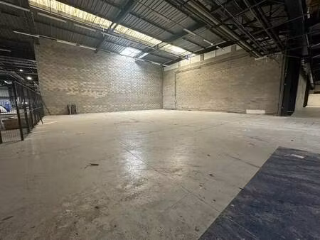 location local d'activités 3 740 m²