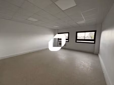 location bureaux 111 m²