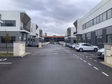 location bureaux 139 m² à 548 m²