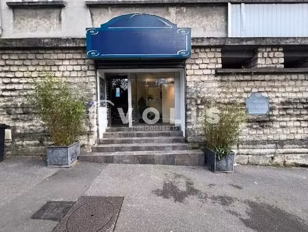 location bureaux 18 m² à 216 m²