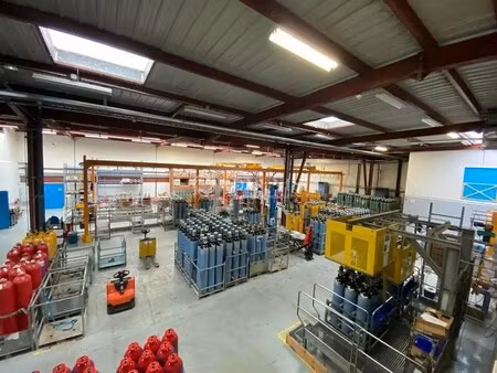 location entrepôt buc 78530 5836m²