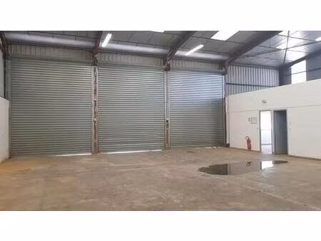 location entrepôt 695 m²