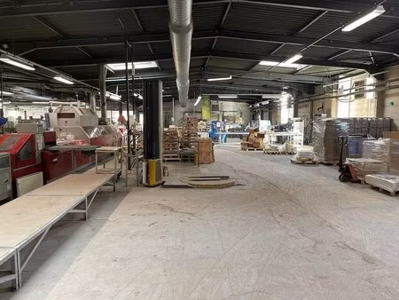 location entrepôt 1 600 m²