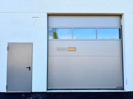 location entrepôt 136 m²