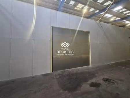 location entrepôt 300 m²
