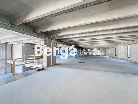 location entrepôt 2 455 m²