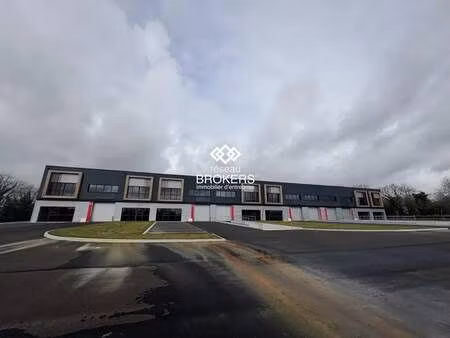 location entrepôt 240 m² à 4 830 m²