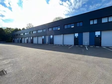 location local d'activités 100 m²