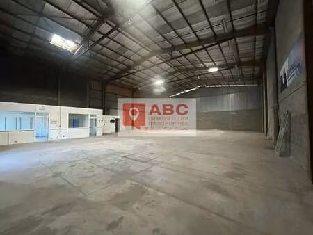 location local d'activités 764 m²