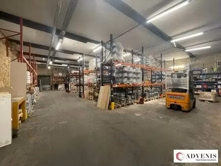 location local d'activités 713 m²