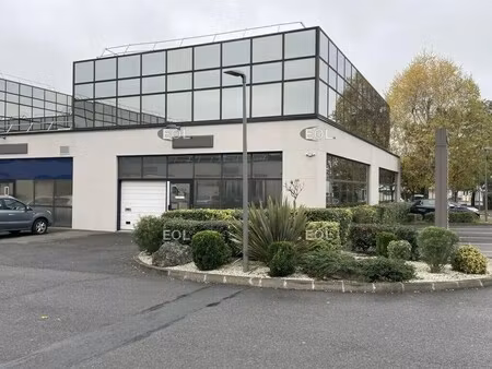 location local d'activités 445 m²