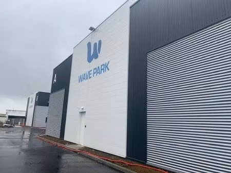 location local d'activités 360 m²