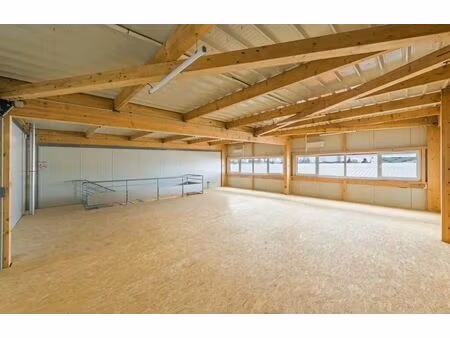 location local d'activités 192 m²
