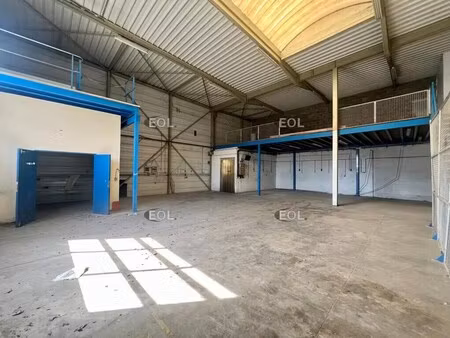 location local d'activités 432 m²