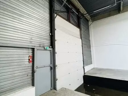 location local d'activités 460 m²